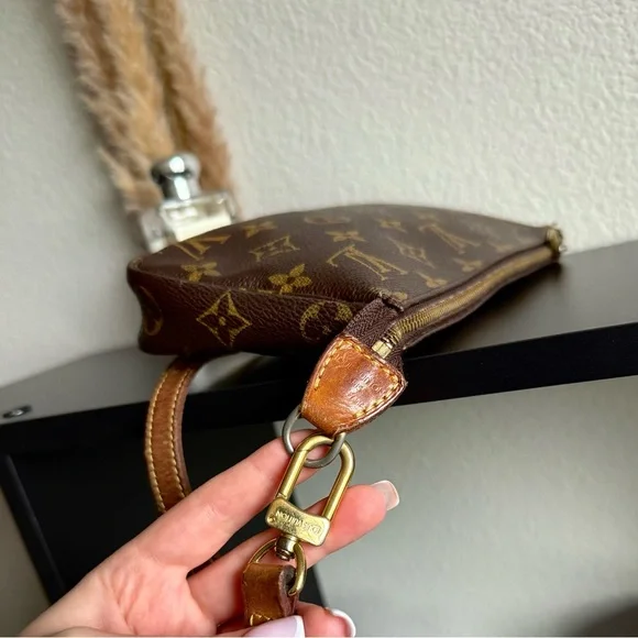 🌼AUTHENTIC Louis Vuitton Pochette with ORIGINAL LV strap🌼 - Picture 10 of 15